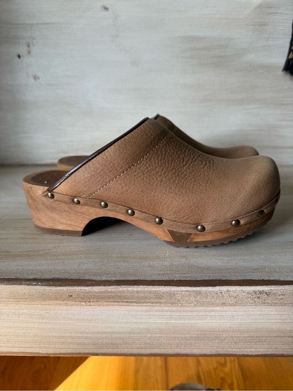NWOB Womens Sanita Swedish Leather Clogs Brown Size 6.5/7